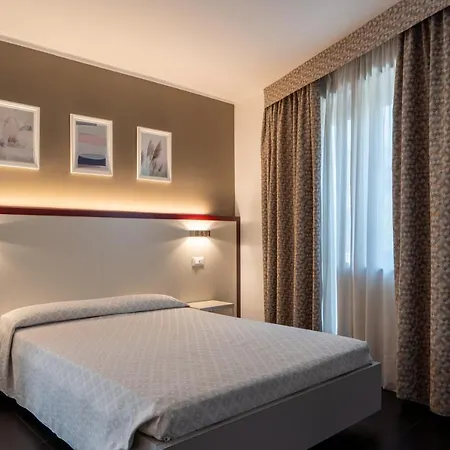Hotel Centrale 3* Местре