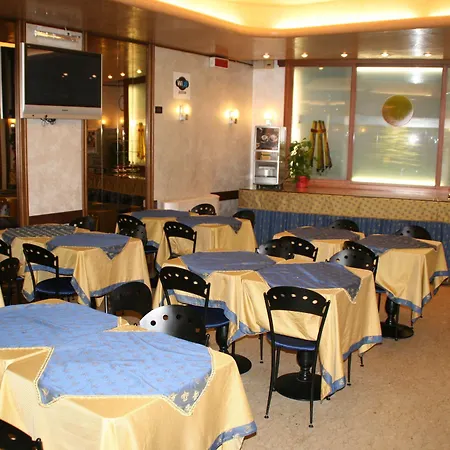 Hotel Centrale Отель Местре